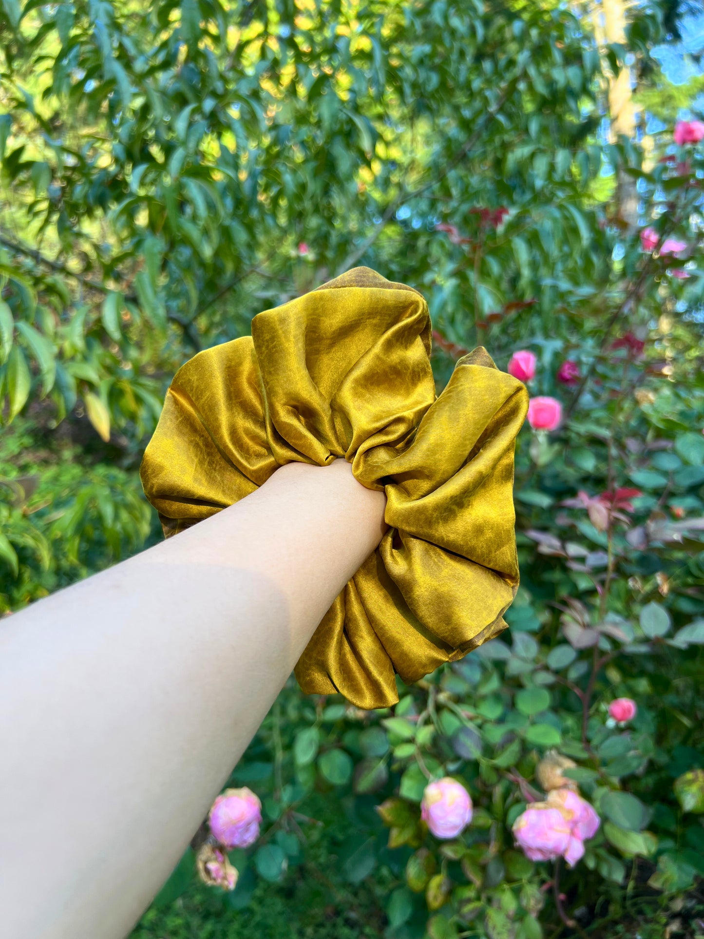 XL Golden Xiang Yun Sha Scrunchies