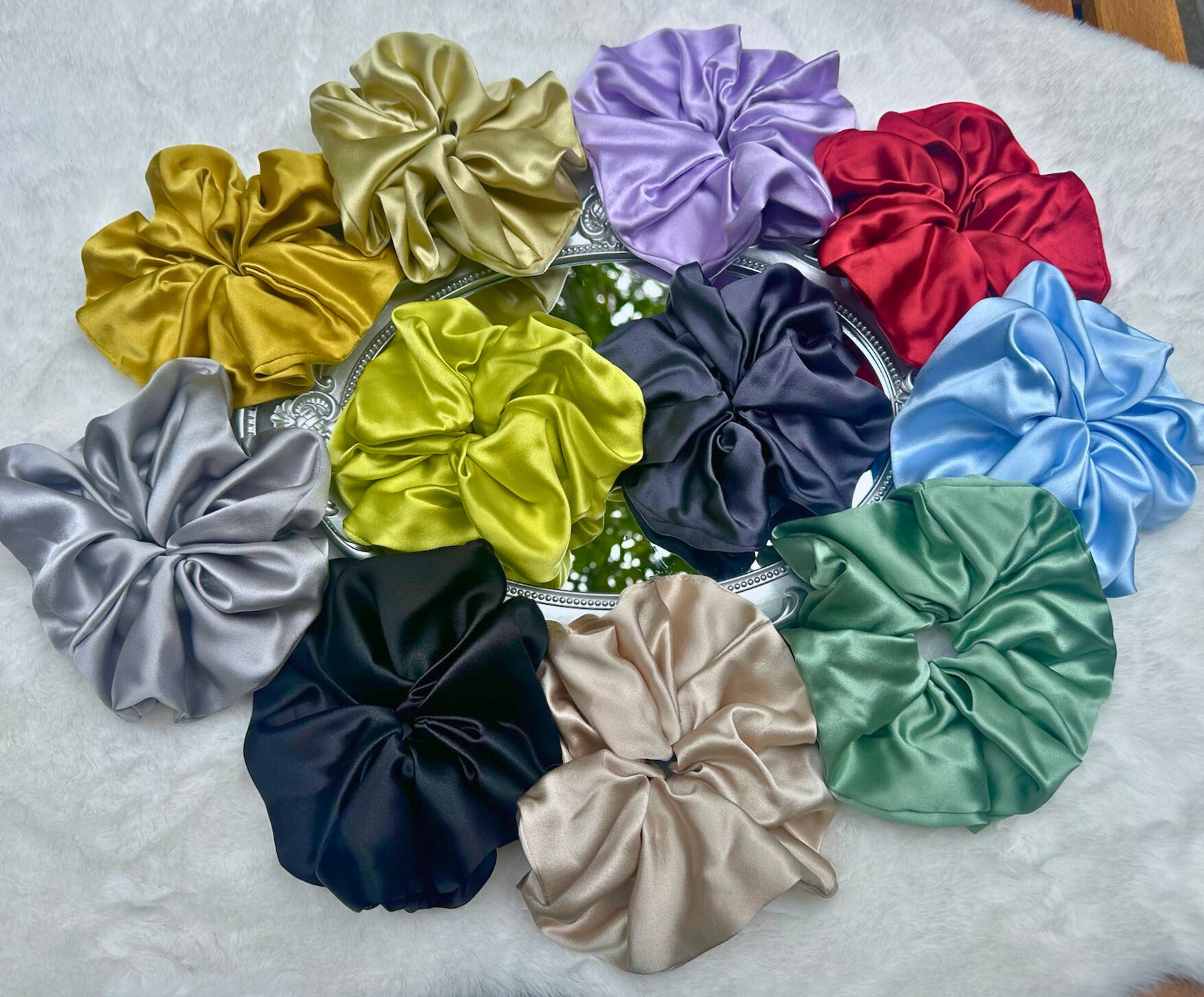 Large Dalia Mulberry Silk Scrunchies