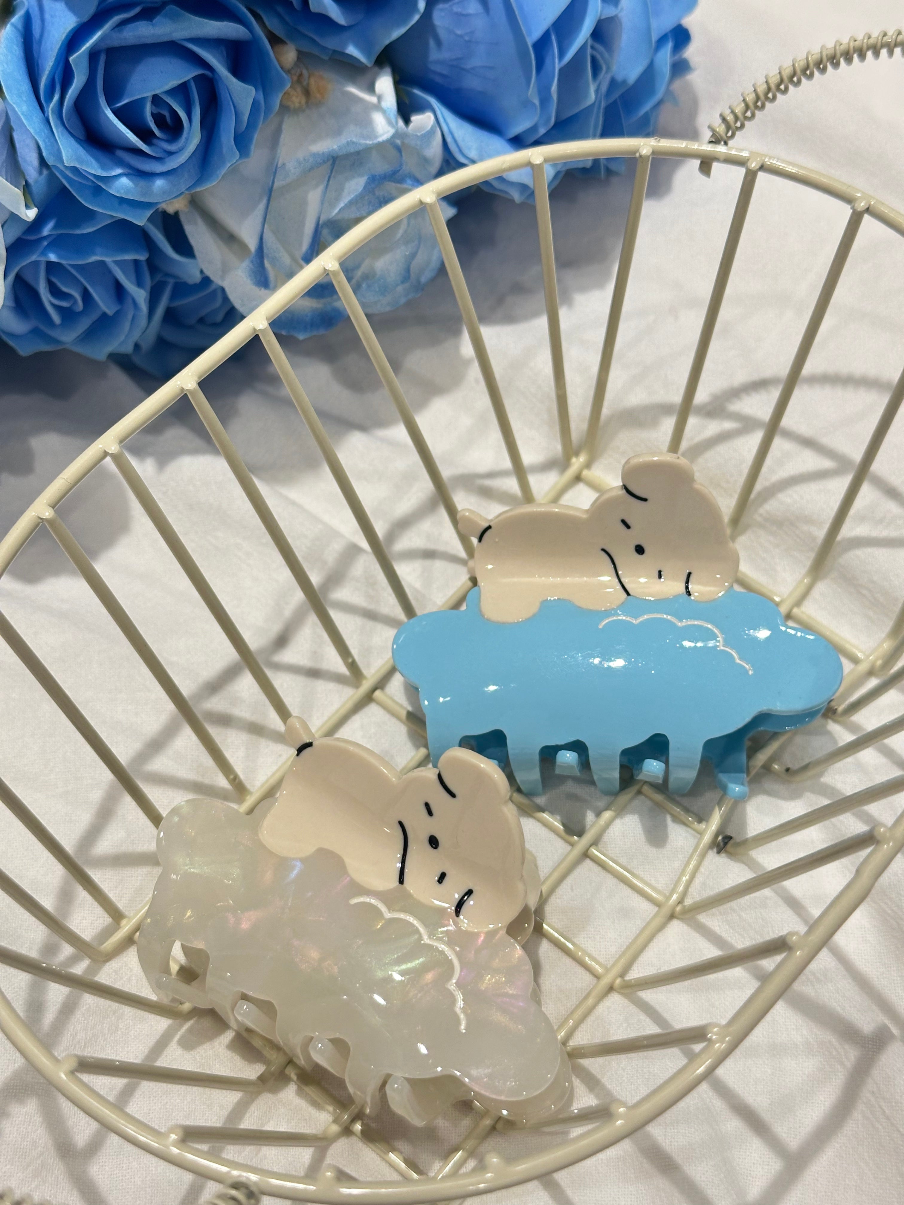 Fluffy Sleepy Dog Hair Claw