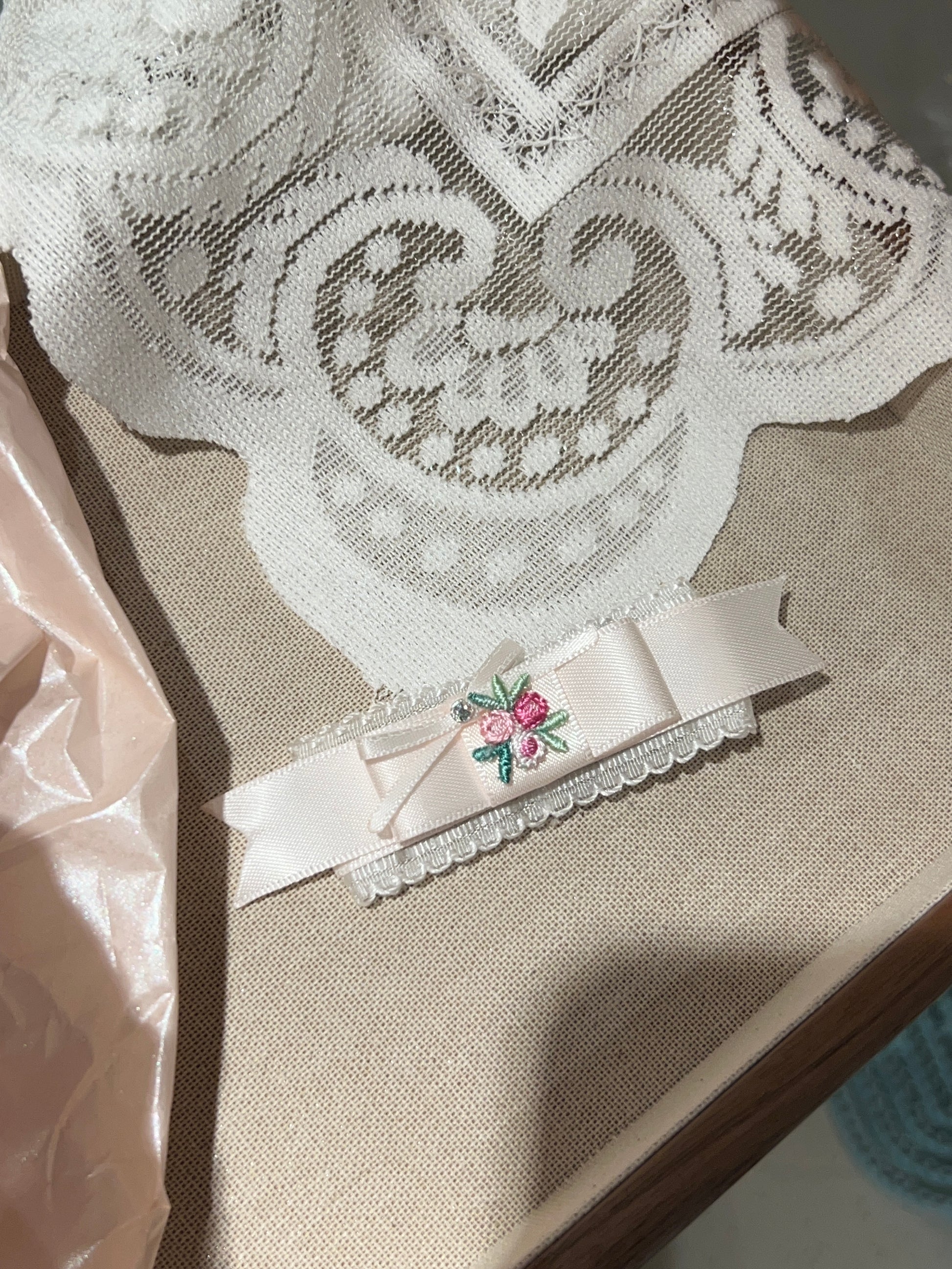 Hibiscus Embroidery Lace Flat Bow