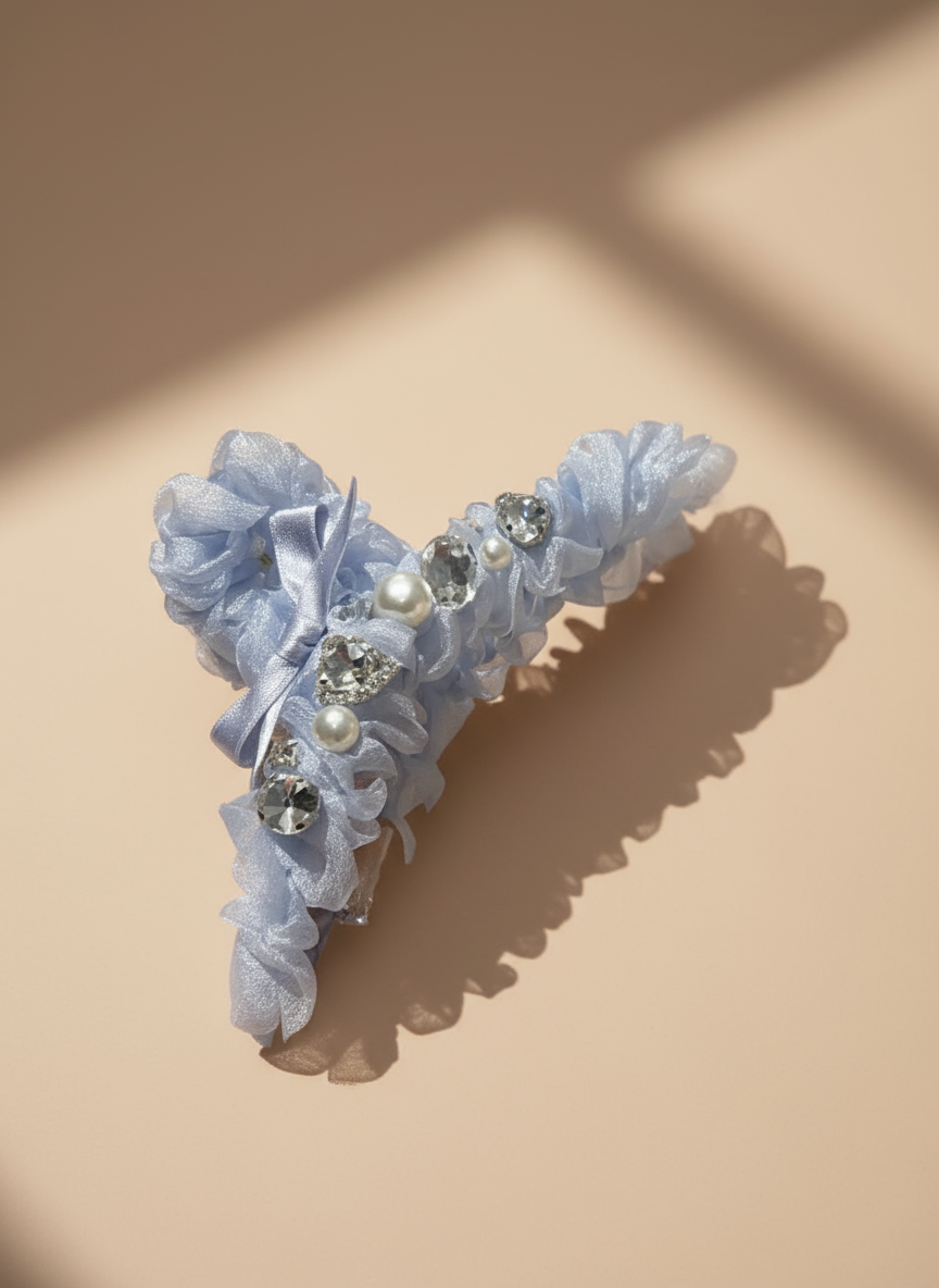 Pince à cheveux en organza ornée de bijoux