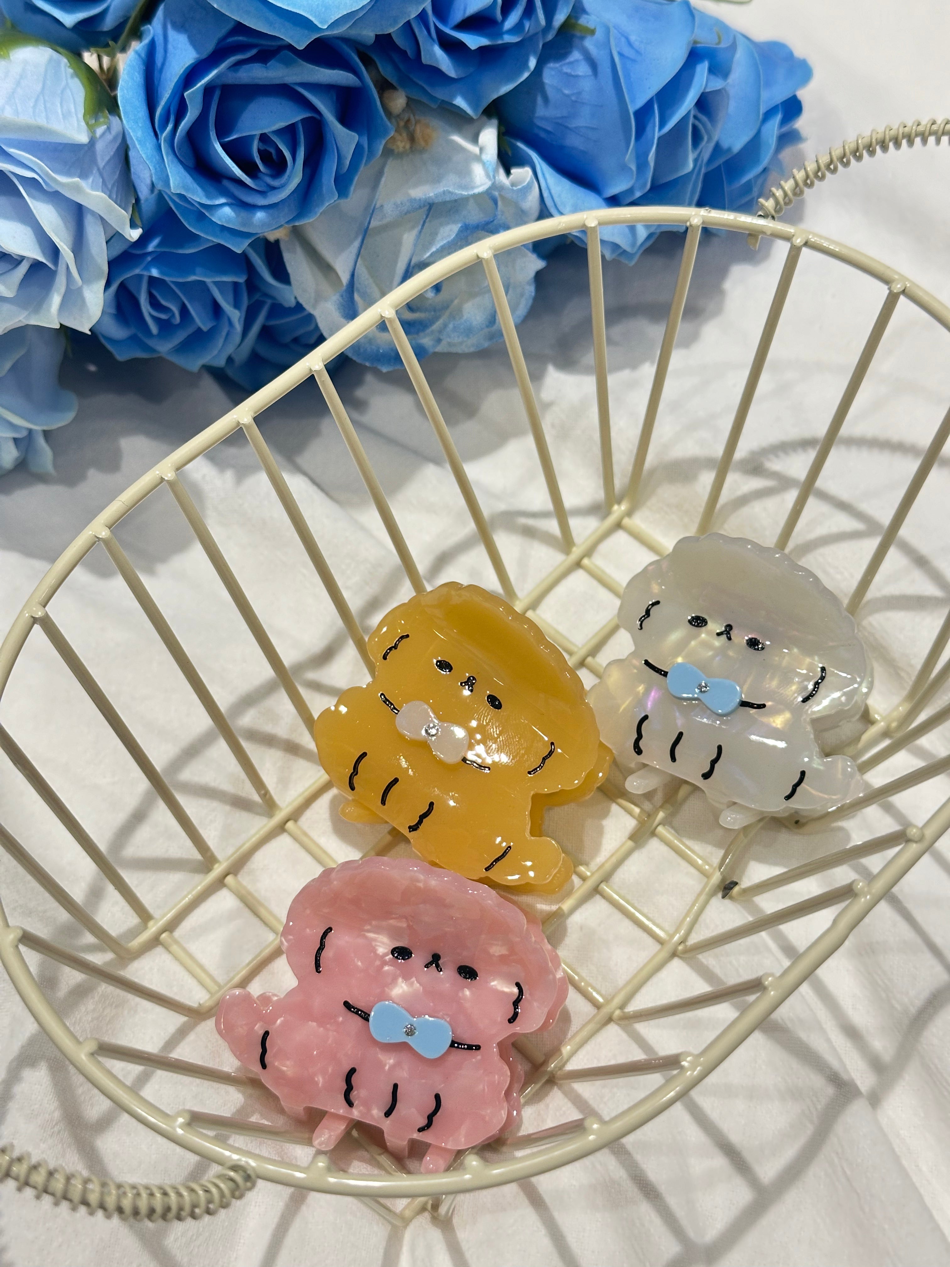 Medium Fluffy Dog Hair Claw