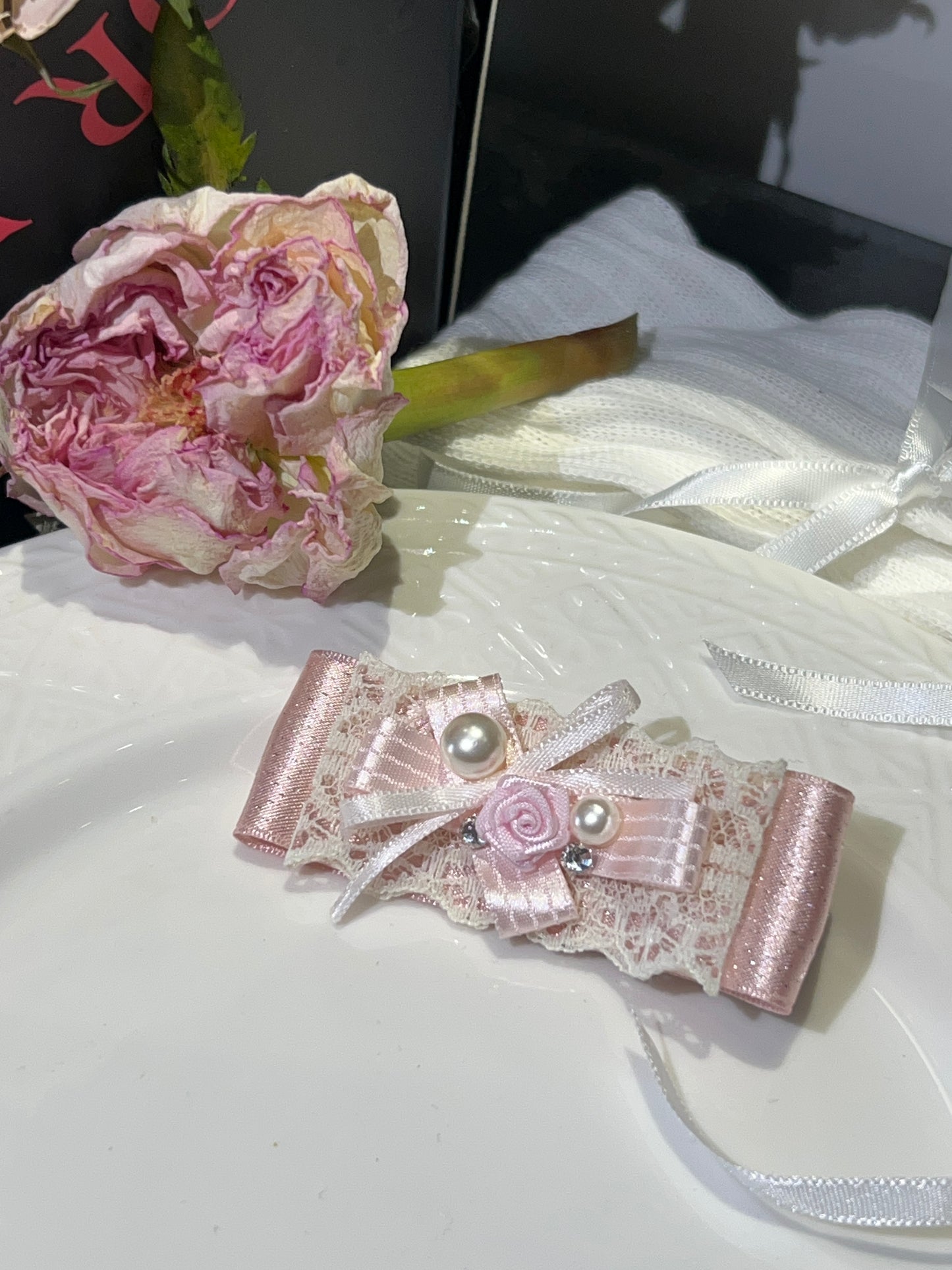 Nœud plat orné de bijoux Luna