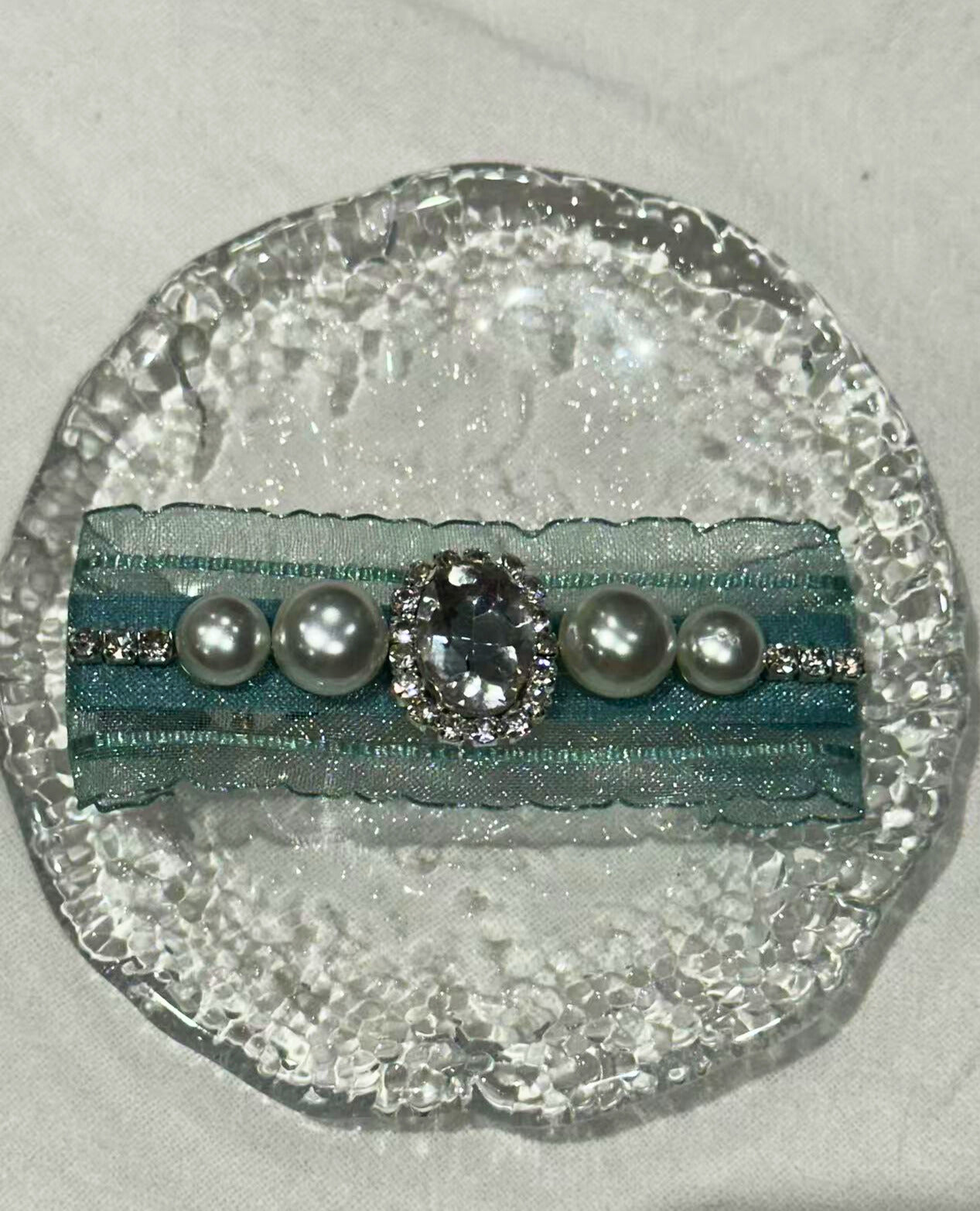 Avril Organza Clip
