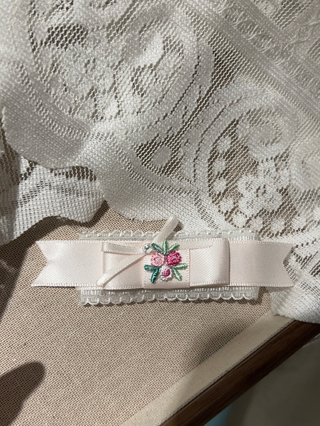 Hibiscus Embroidery Lace Flat Bow