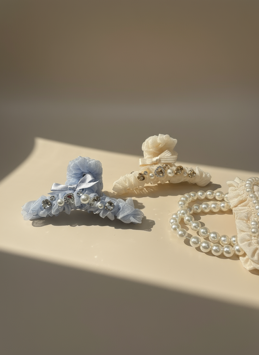 Pince à cheveux en organza ornée de bijoux