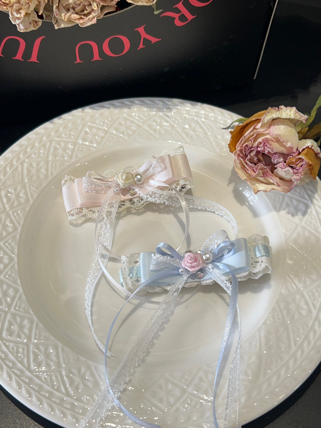 Nœud plat en dentelle Amelia Fleur