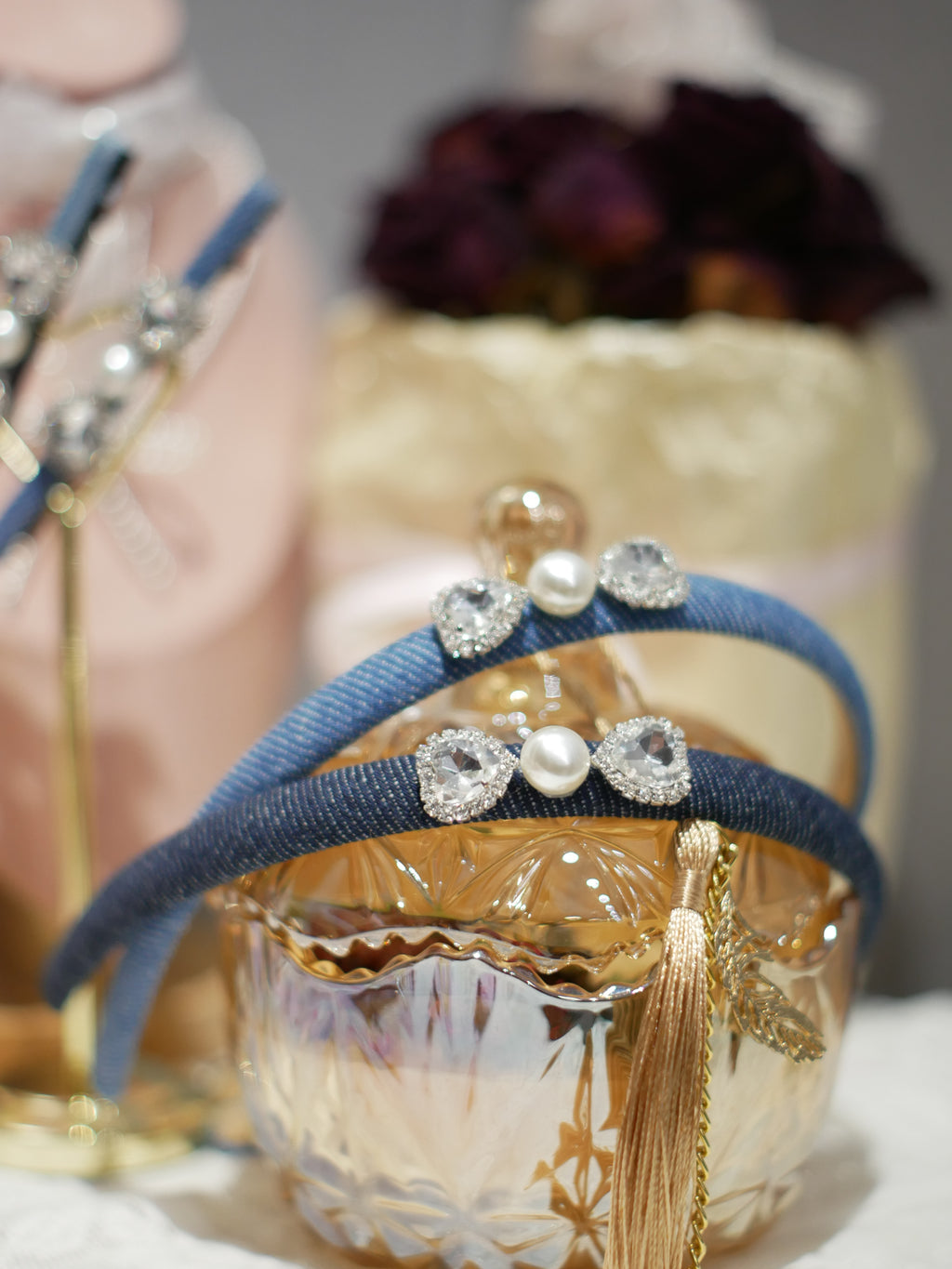 Bandeau fin orné de bijoux en denim Kaity