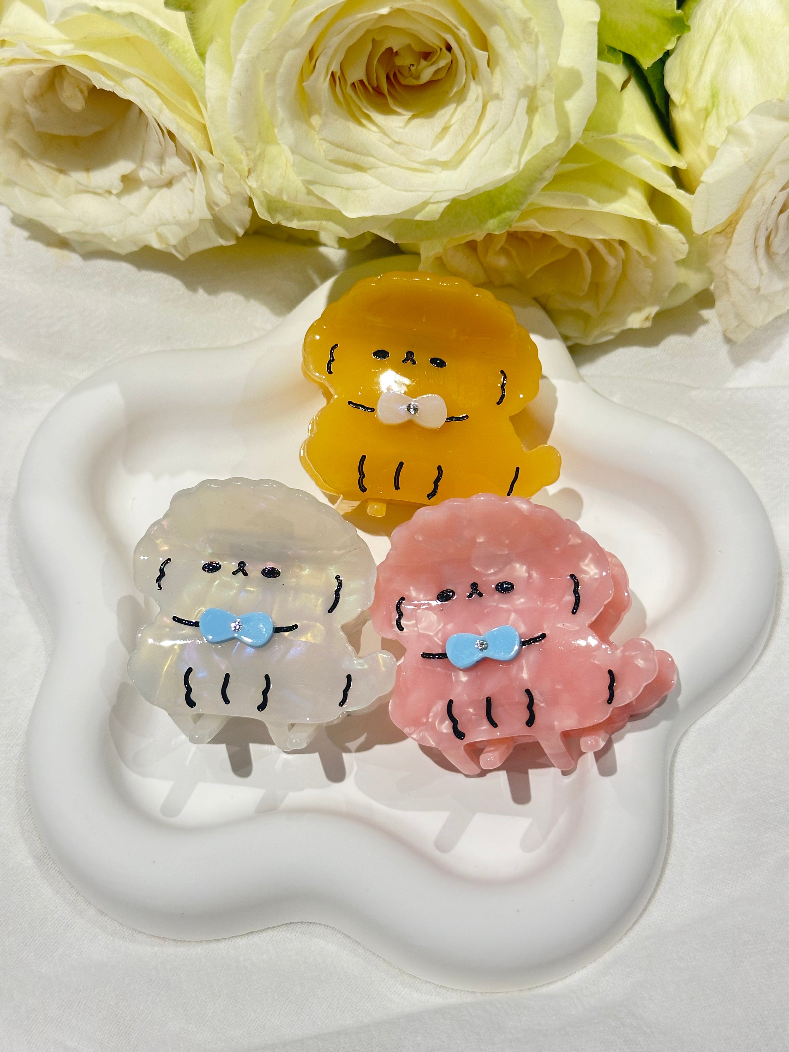 Medium Fluffy Dog Hair Claw