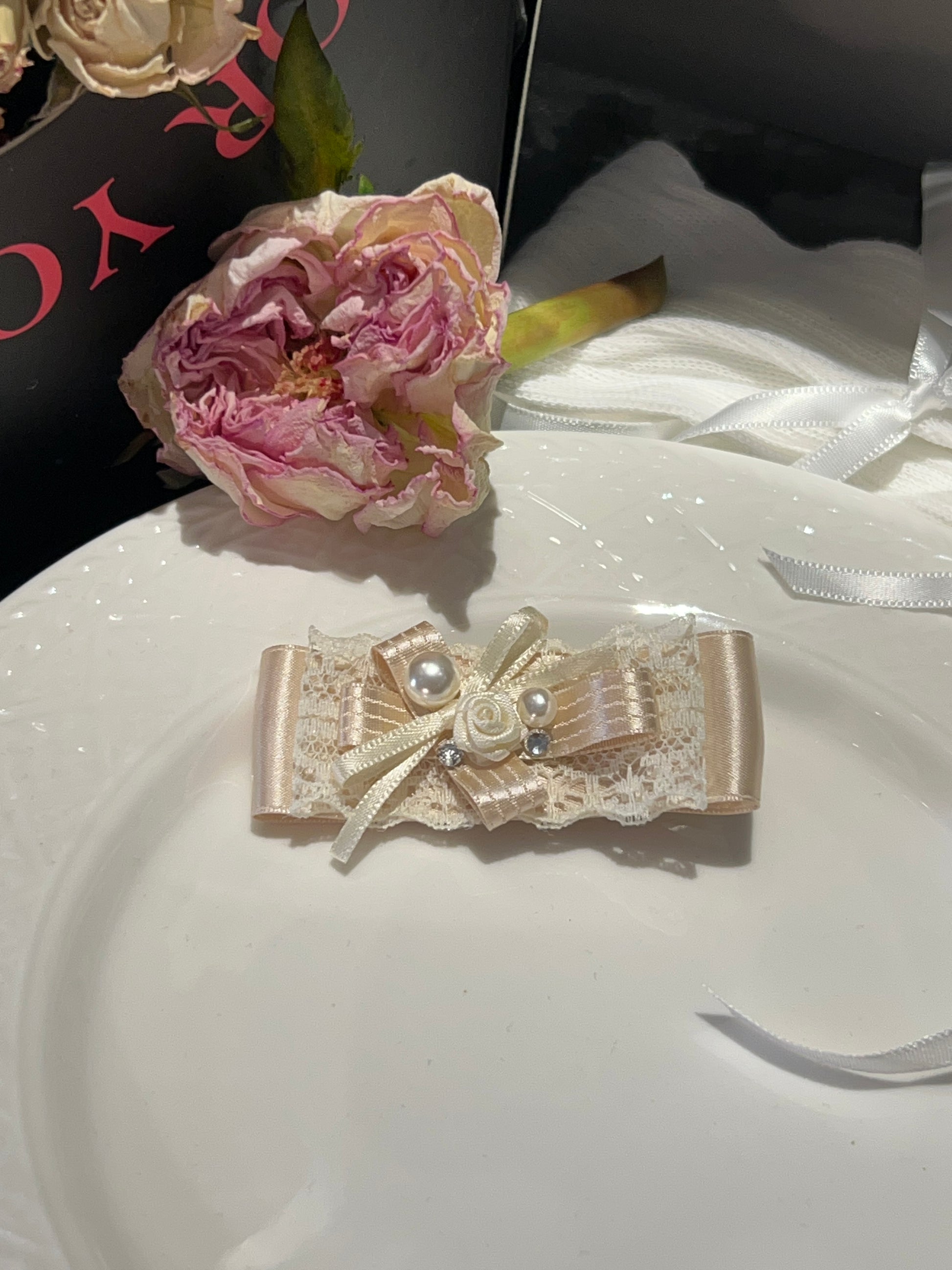 Luna 宝石扁平蝴蝶结
