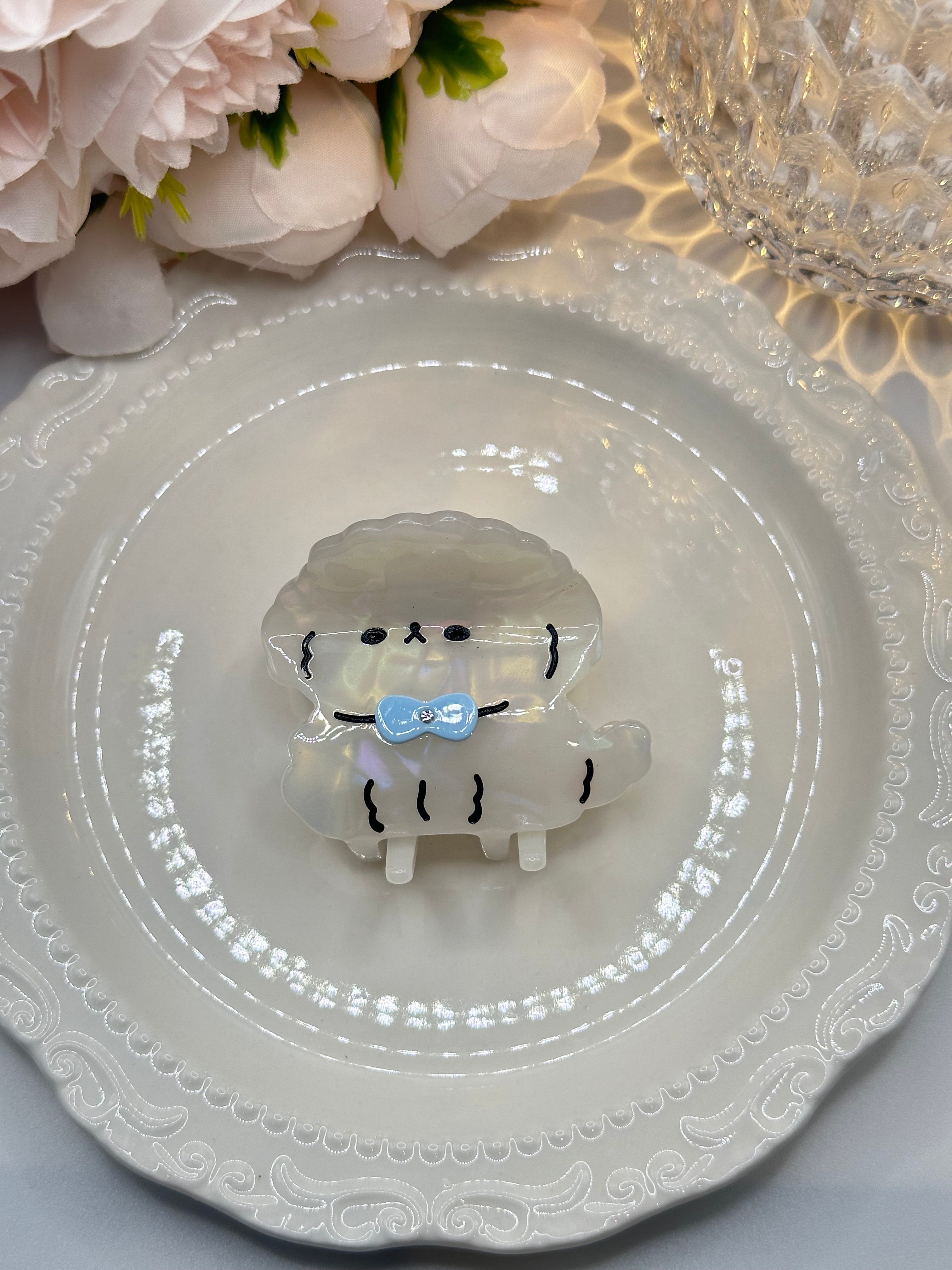 Medium Fluffy Dog Hair Claw