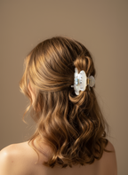 Medium Fluffy Dog Hair Claw