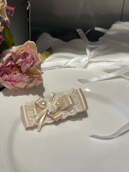 Nœud plat orné de bijoux Luna