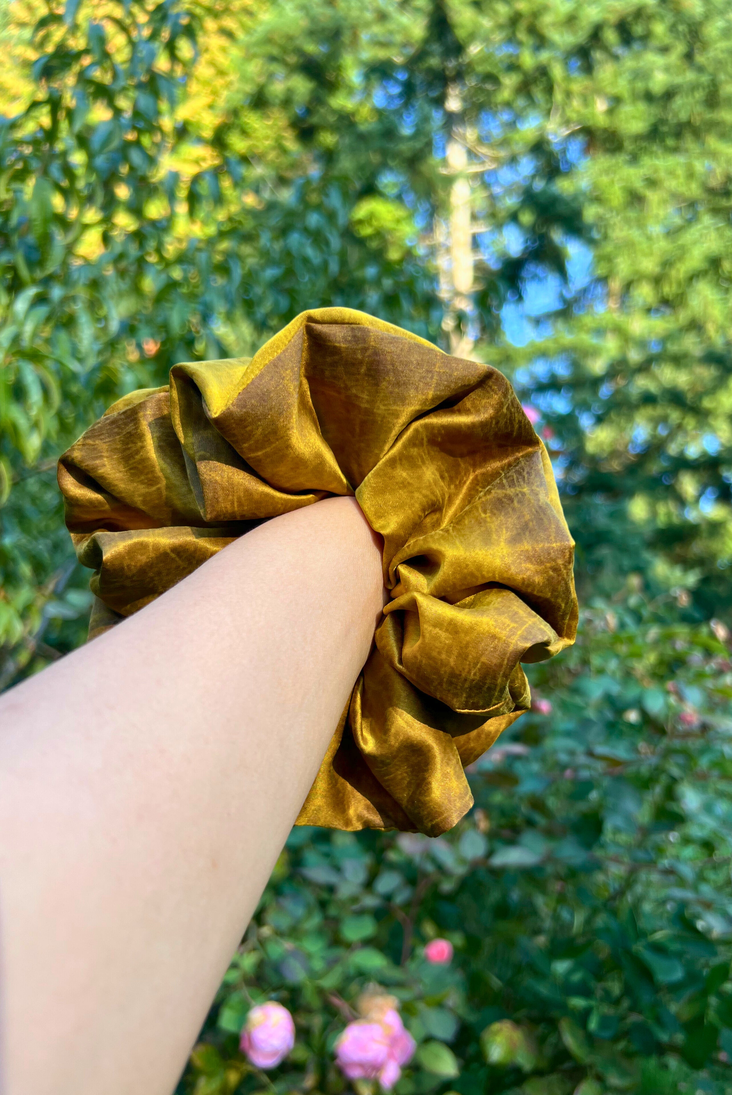 XL Golden Xiang Sun Sha Scrunchies