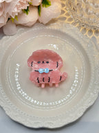 Medium Fluffy Dog Hair Claw