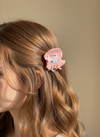 Medium Fluffy Dog Hair Claw