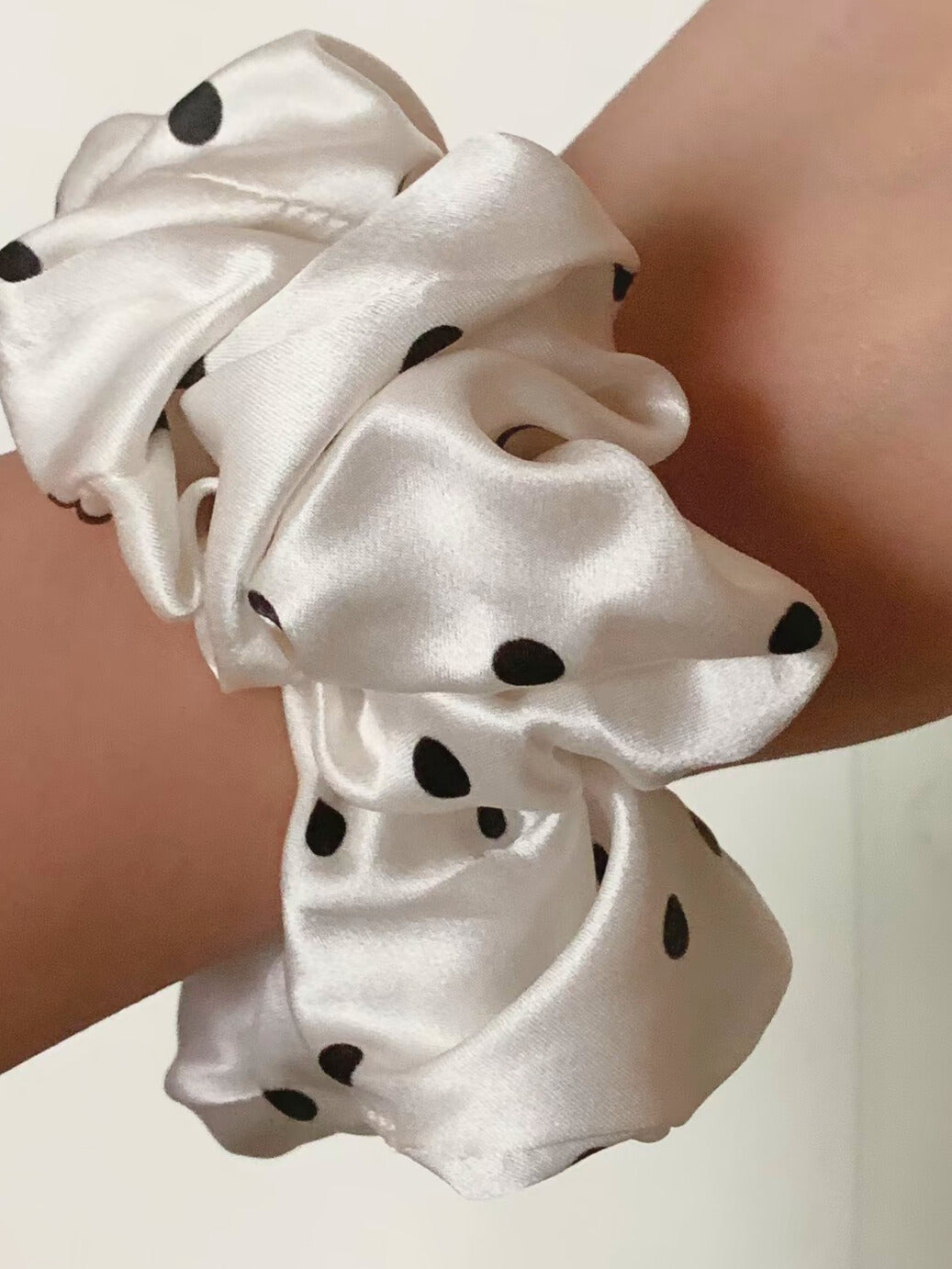 Medium Dahlia Mulberry Silk Scrunchies