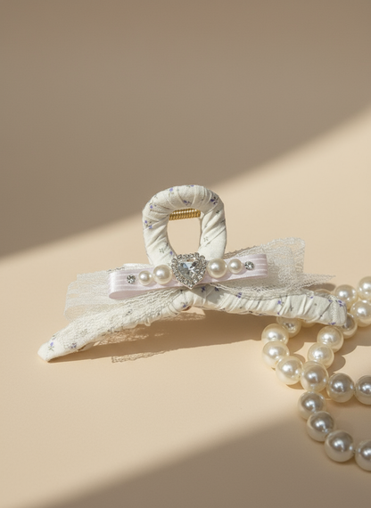 Pince à cheveux Jessie en dentelle florale ornée de bijoux