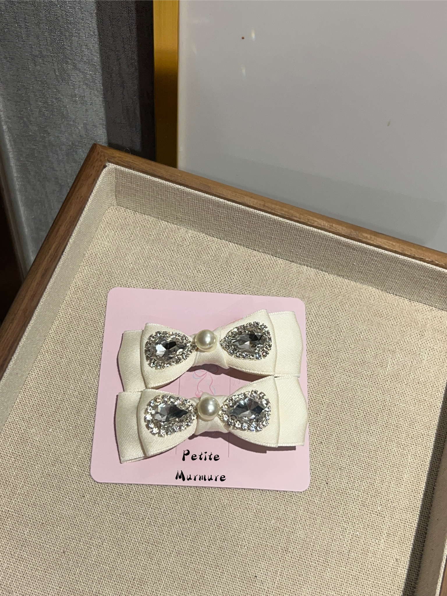 Nœud double orné de bijoux Sierra