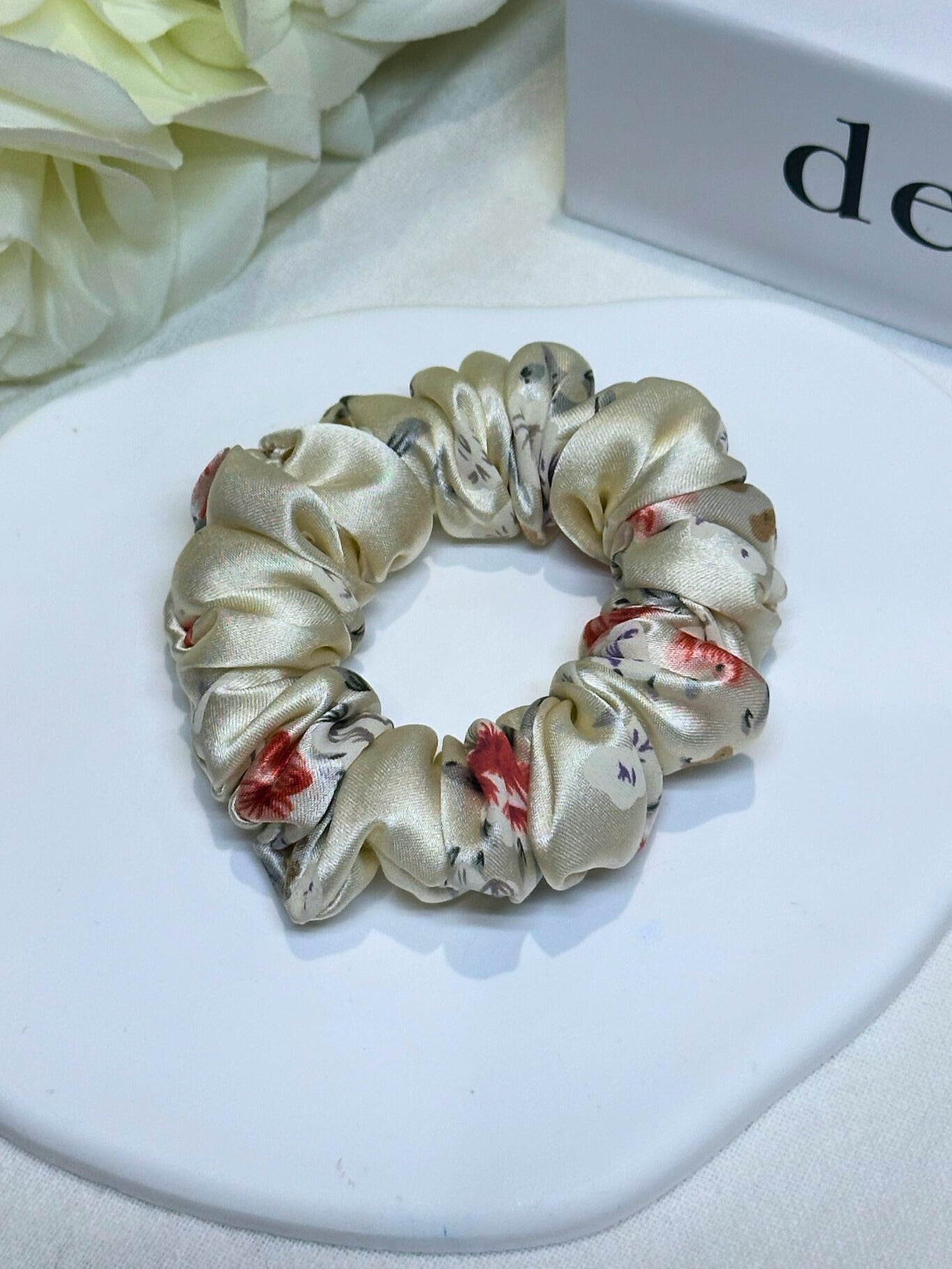 Small Dahlia Polka Mulberry Silk Srunchies