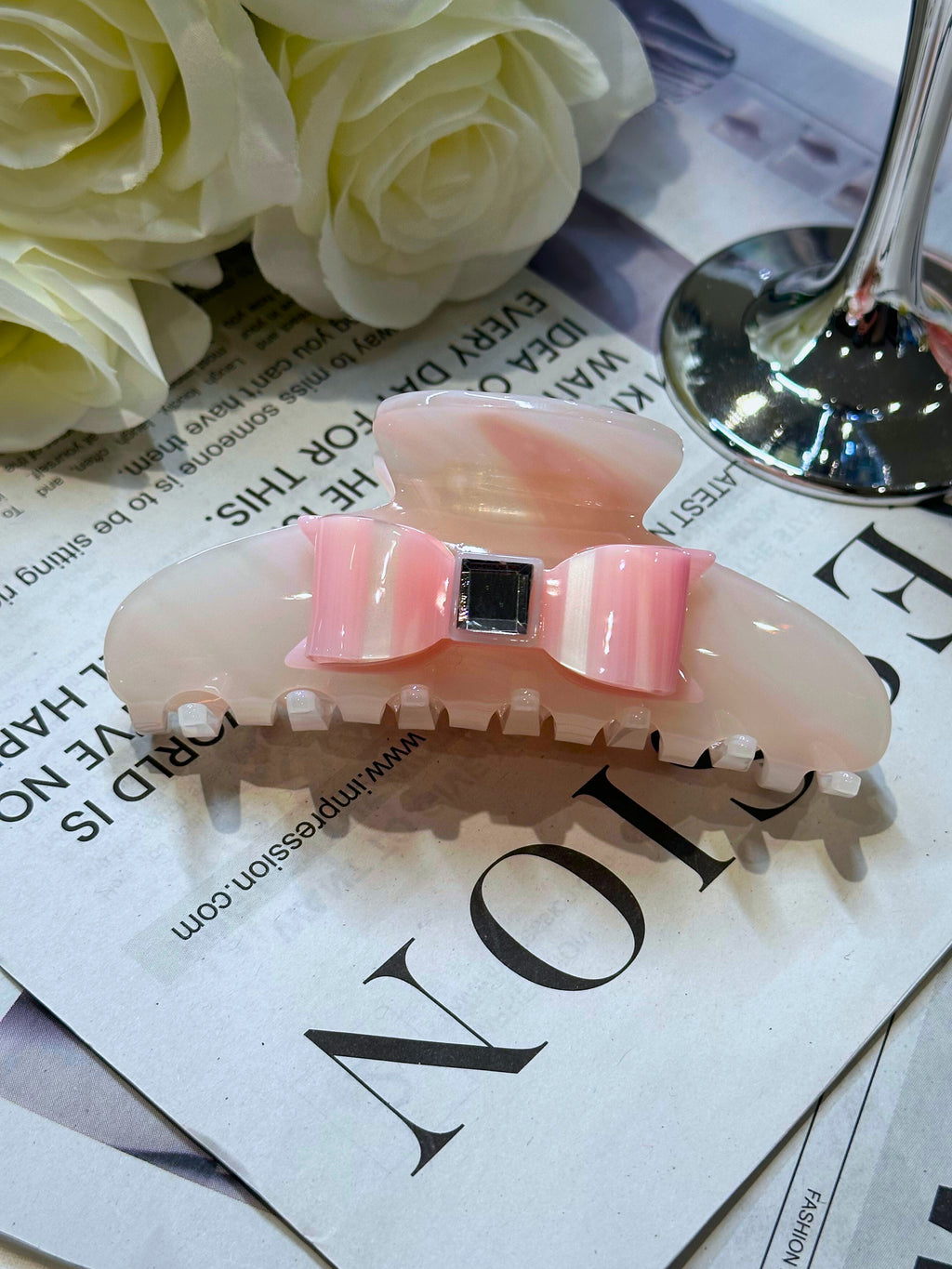 Large Pinky Bow Hair Claw