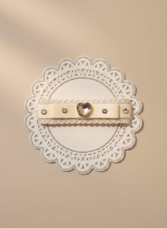 Betty Hearted Flat Bow