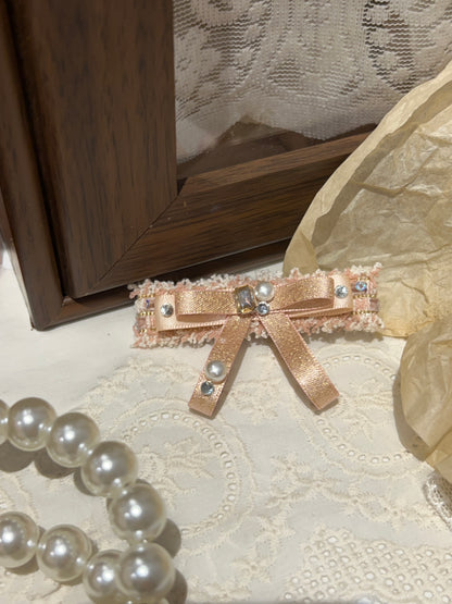 Nœud plat orné de bijoux en tweed Ophidia