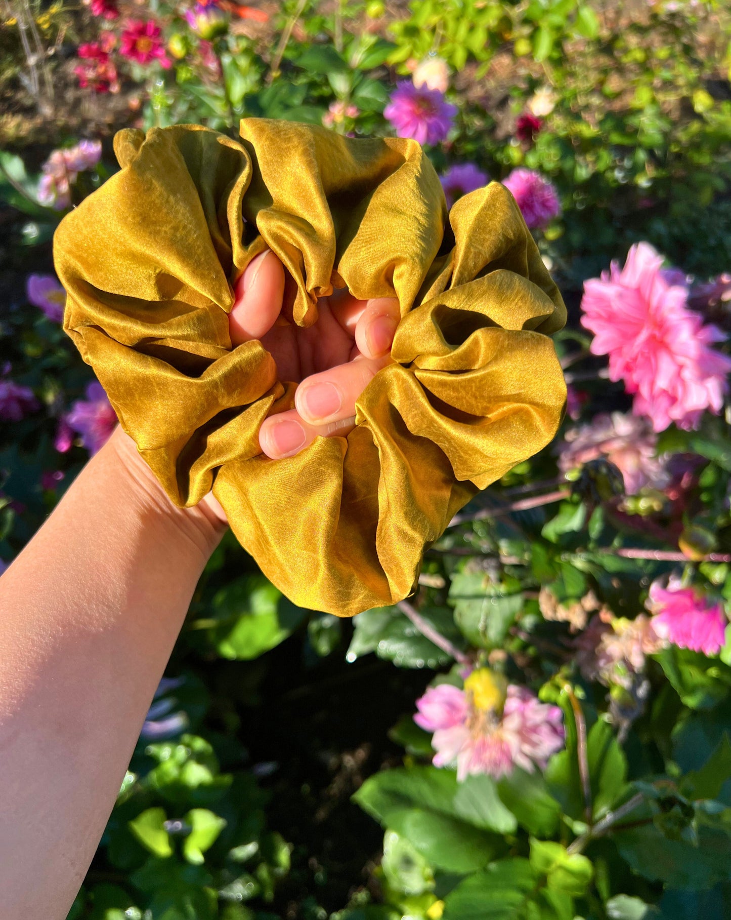 XL Golden Xiang Yun Sha Scrunchies