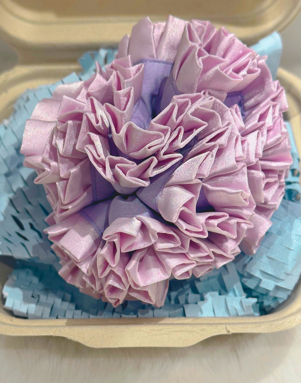 Chouchous pivoine en satin rose