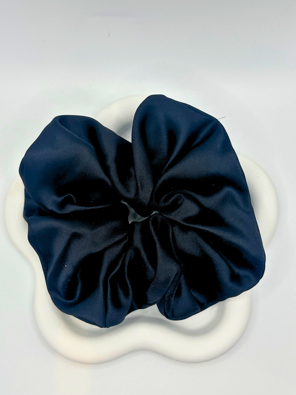 Large Dalia Mulberry Silk Scrunchies