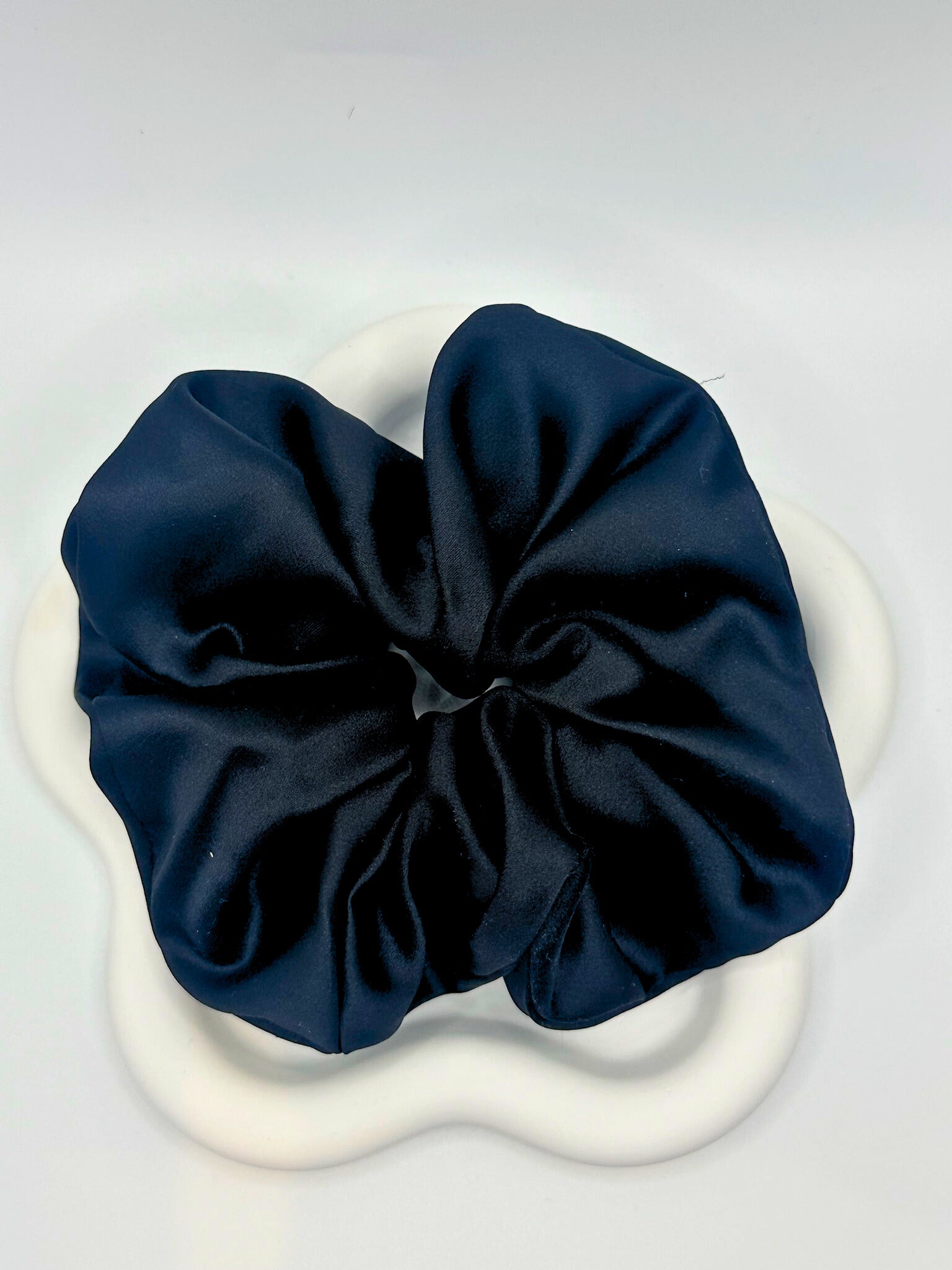 Large Dalia Mulberry Silk Scrunchies