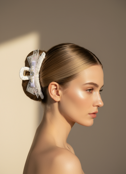 Pince à cheveux Jessie en dentelle florale ornée de bijoux