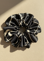 XL Noir Linear Scrunchie