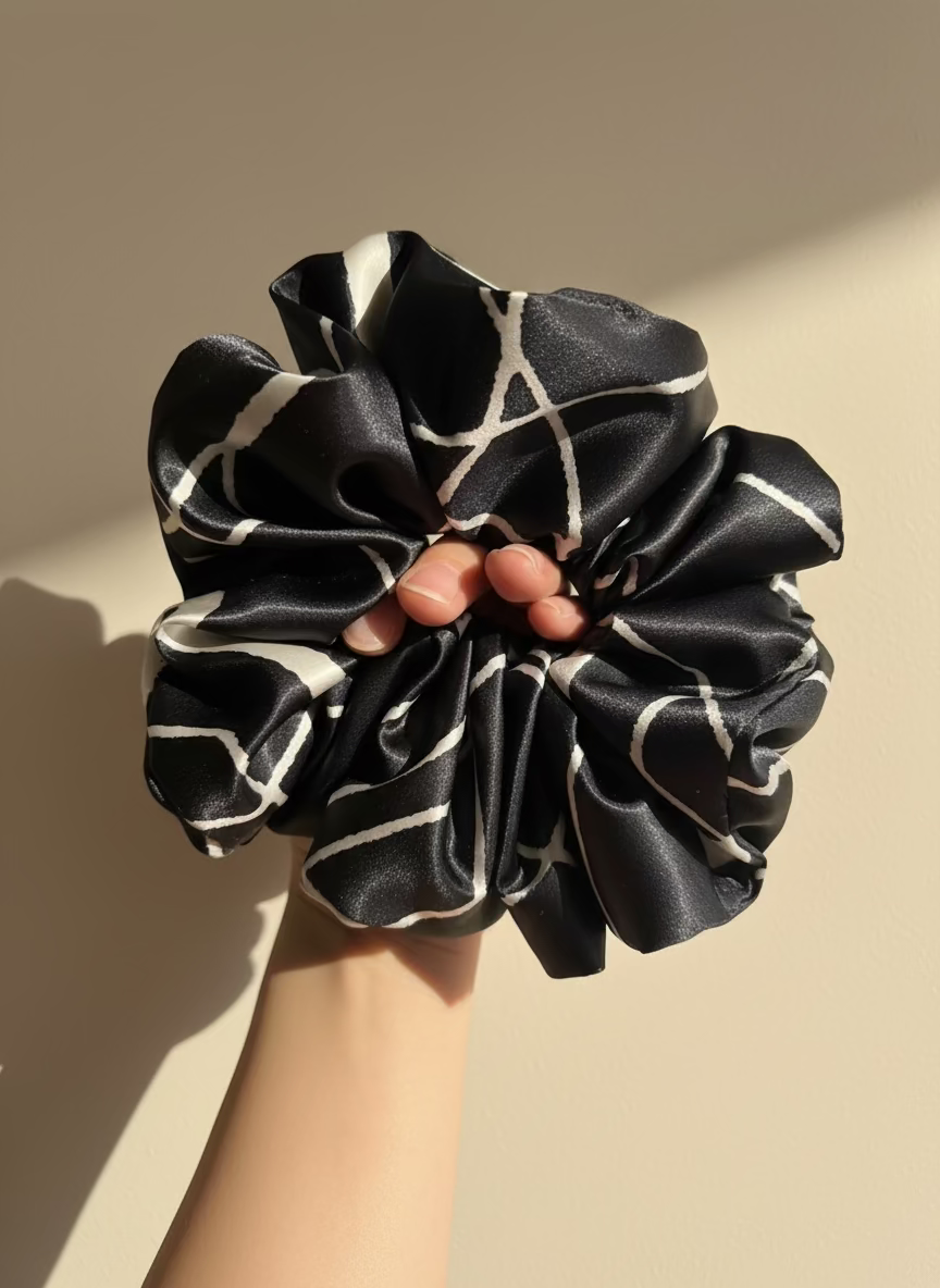 XL Noir Linear Scrunchie
