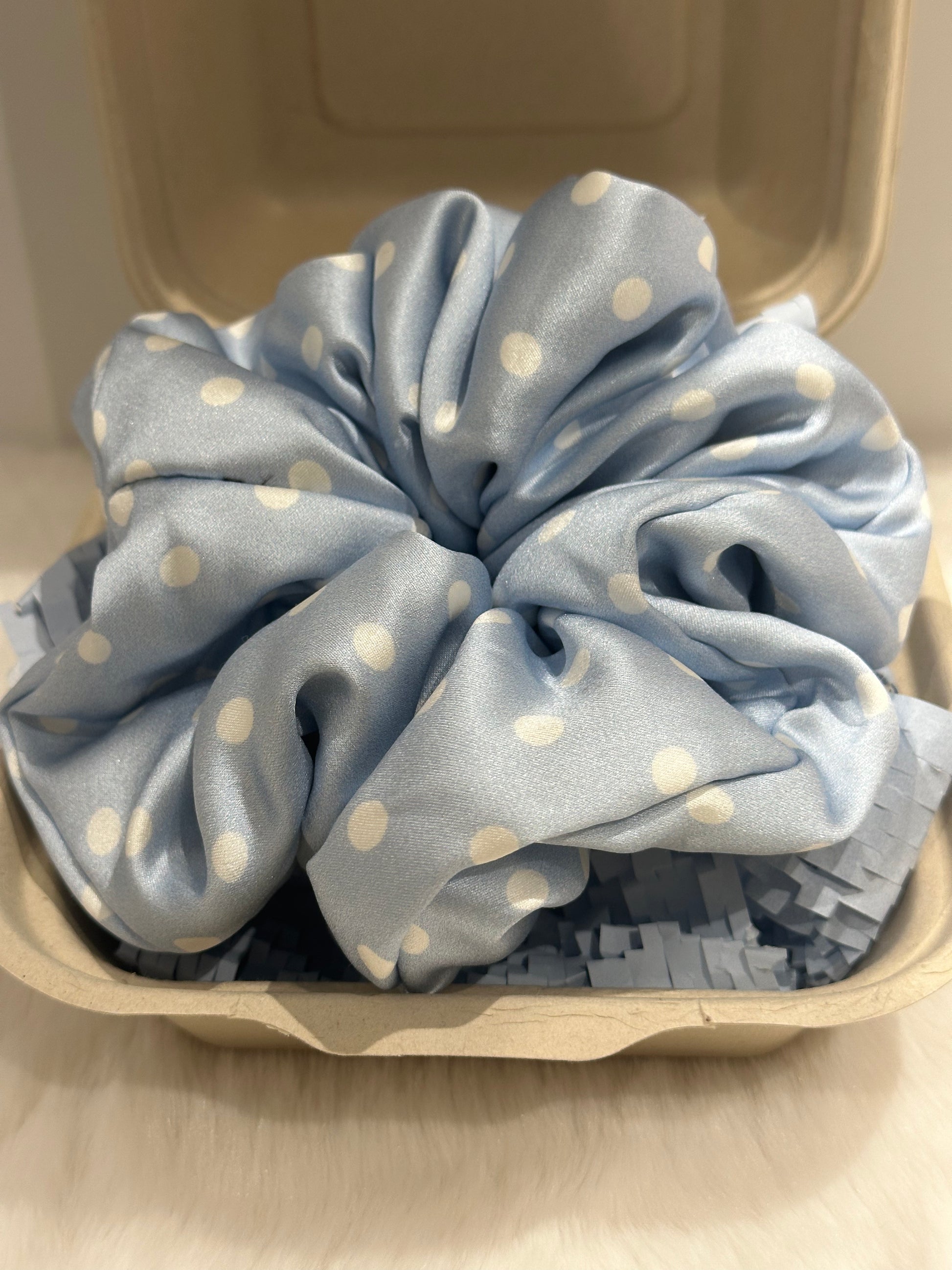 Chouchous en soie Jumbo Babyblue à pois de luxe