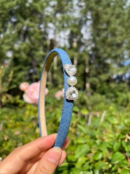 Bandeau fin orné de bijoux en denim Kaity