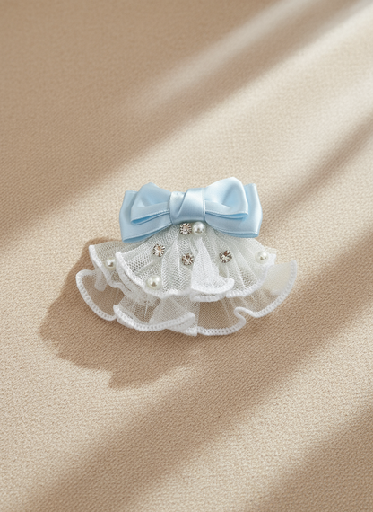 Jupe Charlotte en dentelle ornée de bijoux et nœud