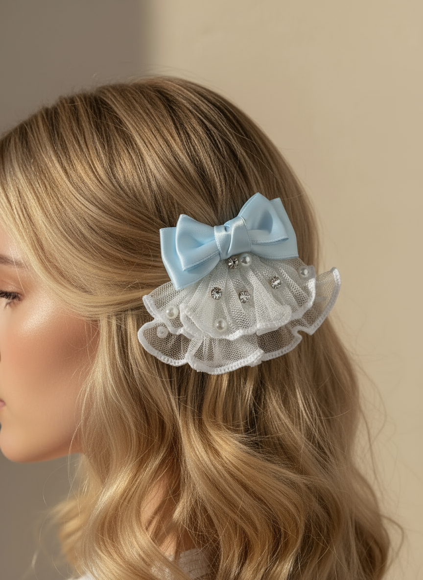 Jupe Charlotte en dentelle ornée de bijoux et nœud