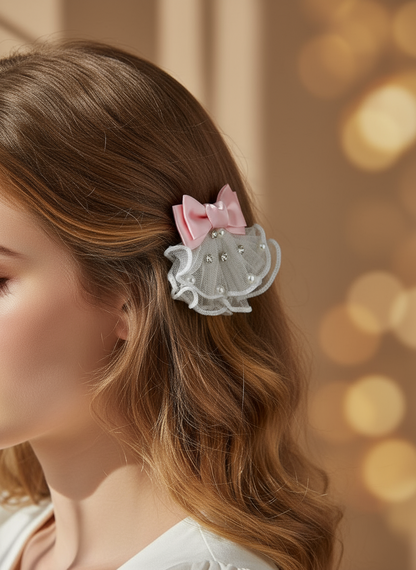 Jupe Charlotte en dentelle ornée de bijoux et nœud