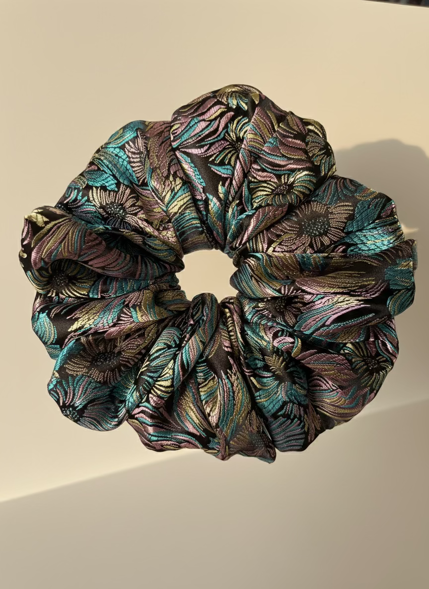 XL Chrysanthemum Scrunchie