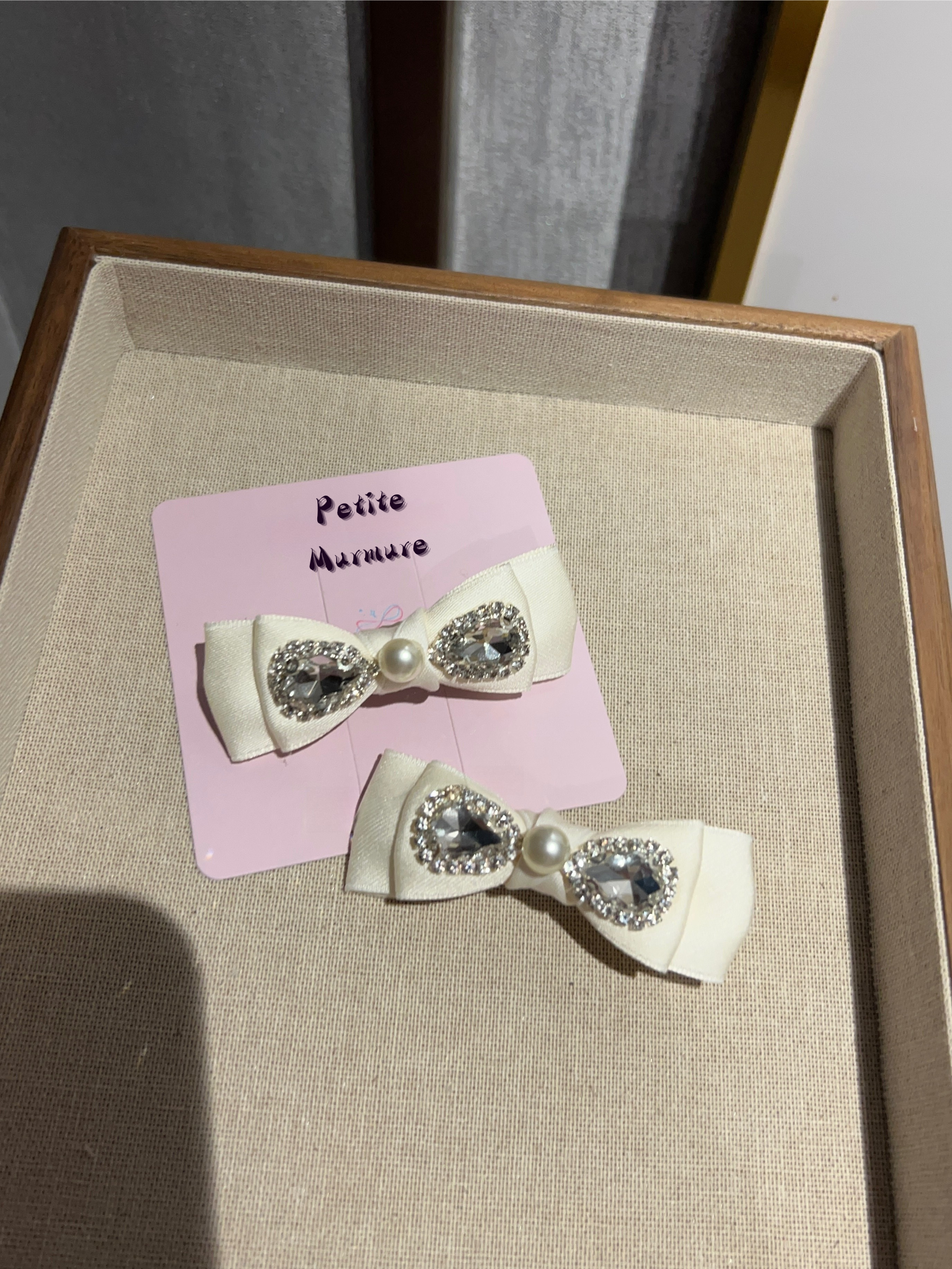 Nœud double orné de bijoux Sierra