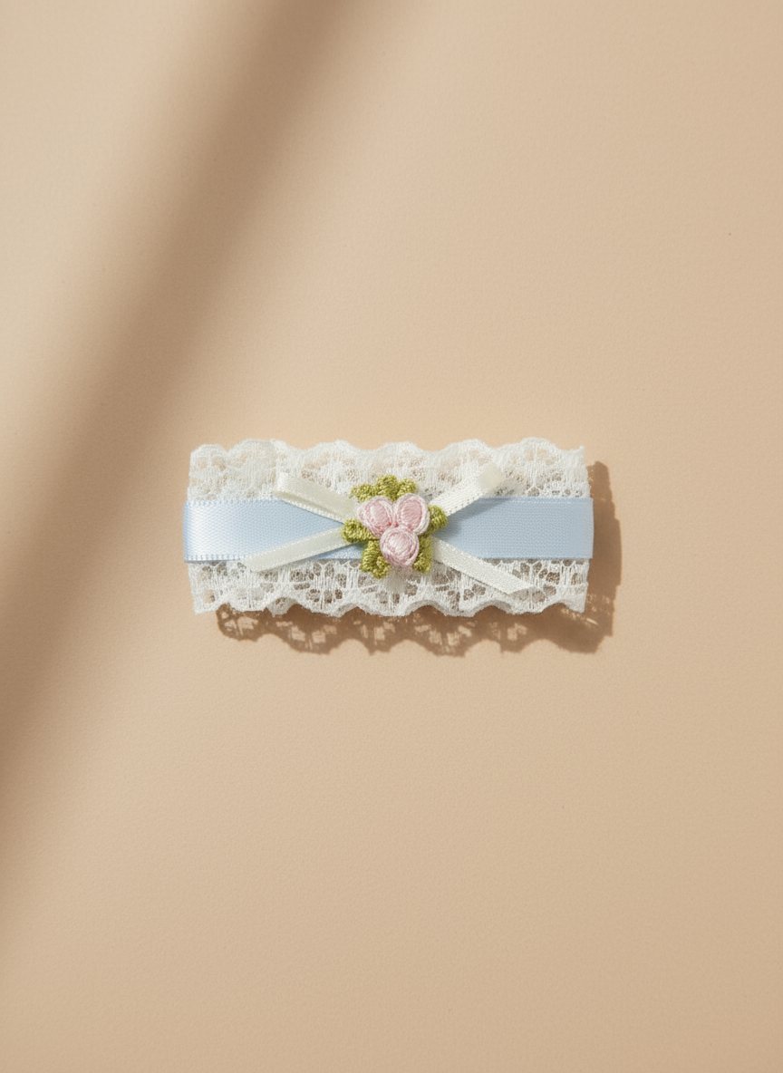 Vivian Embroidery Fleur Flat Bow