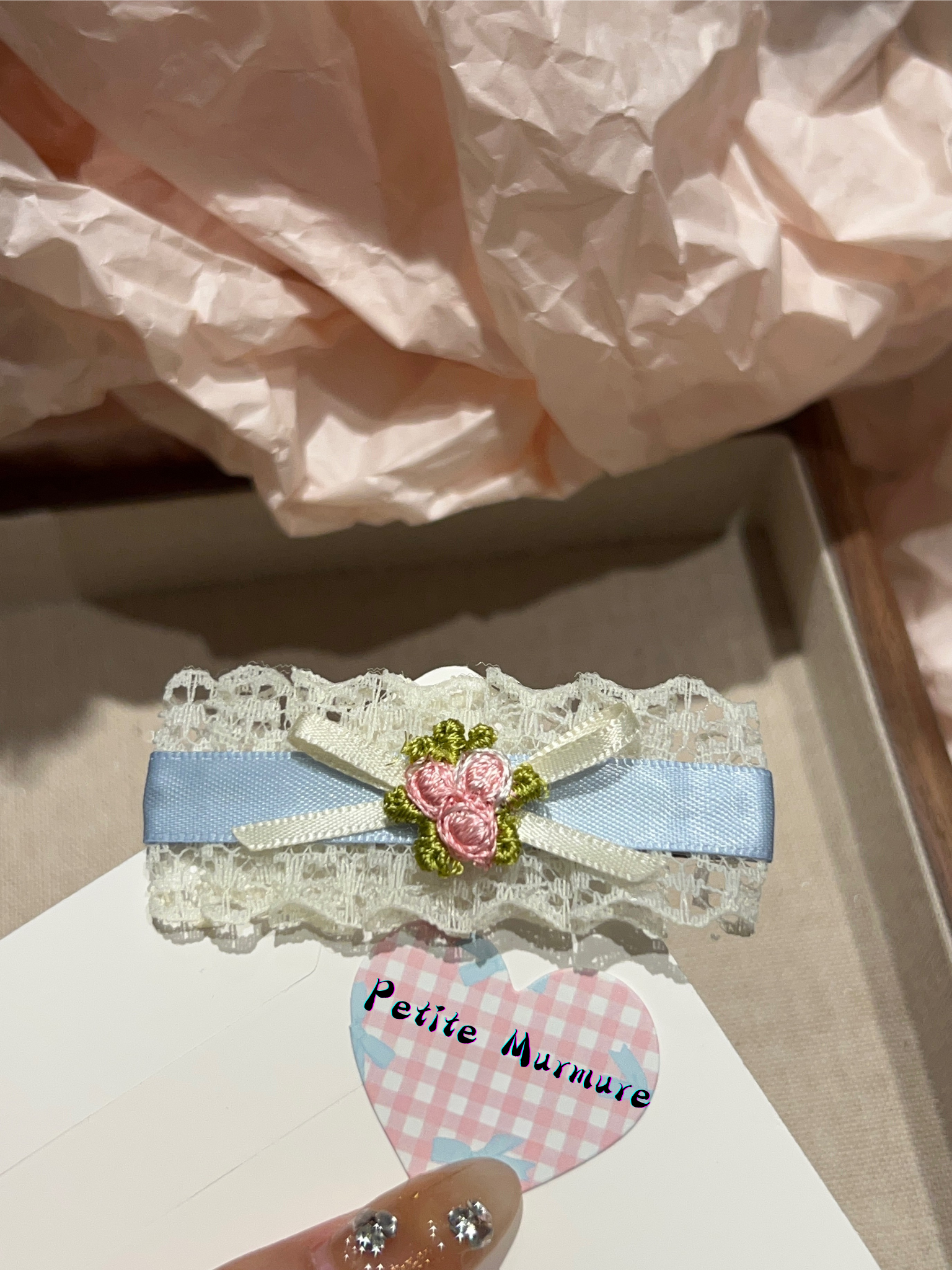 Vivian Embroidery Fleur Flat Bow
