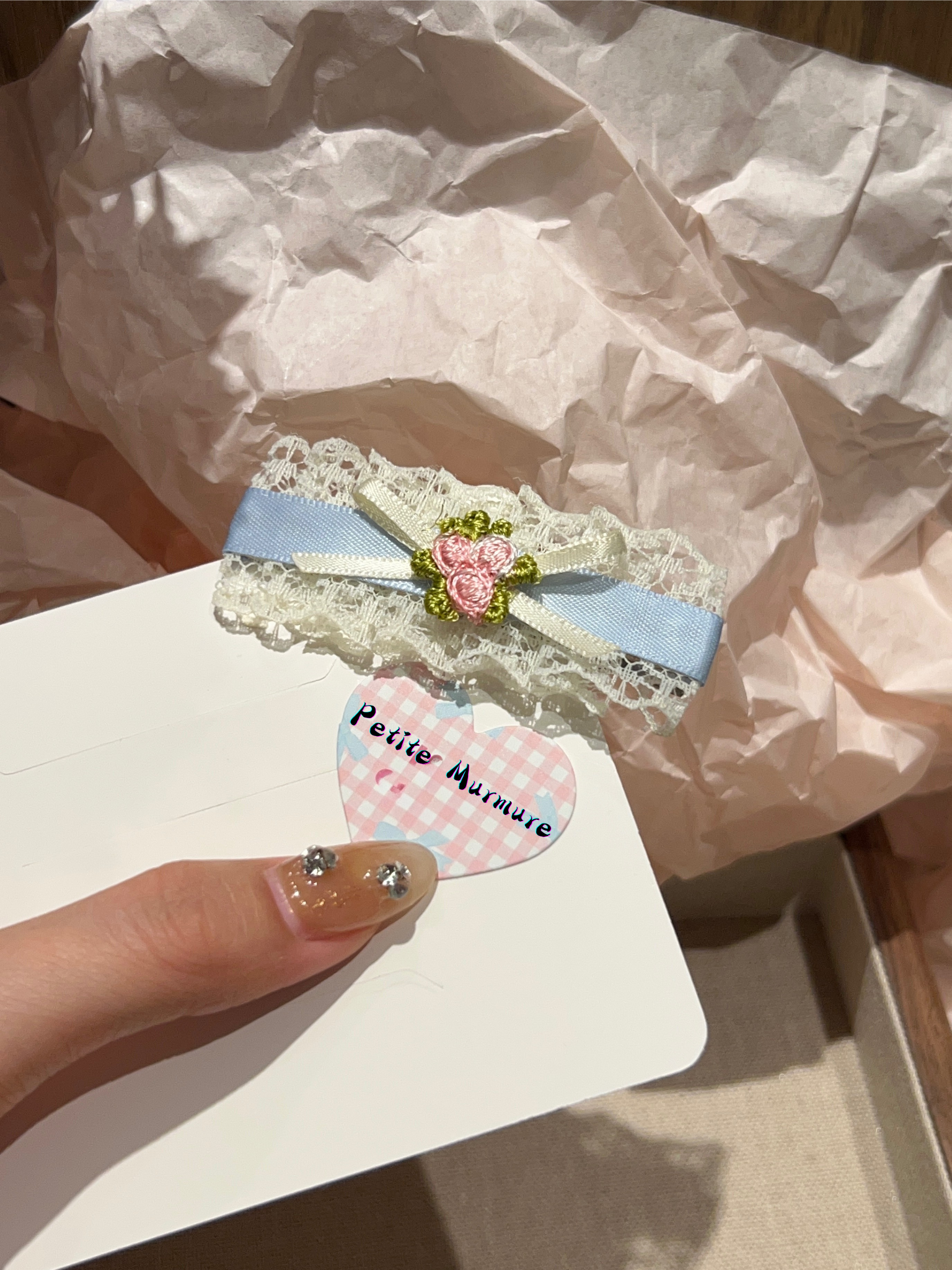 Vivian Embroidery Fleur Flat Bow