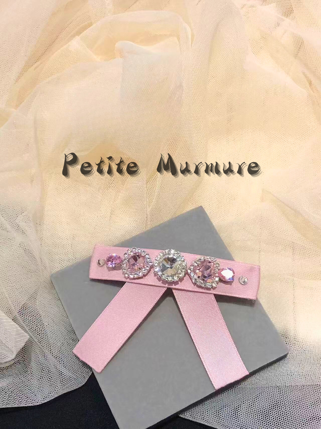 Nœud plat orné de bijoux Zoey Cœur