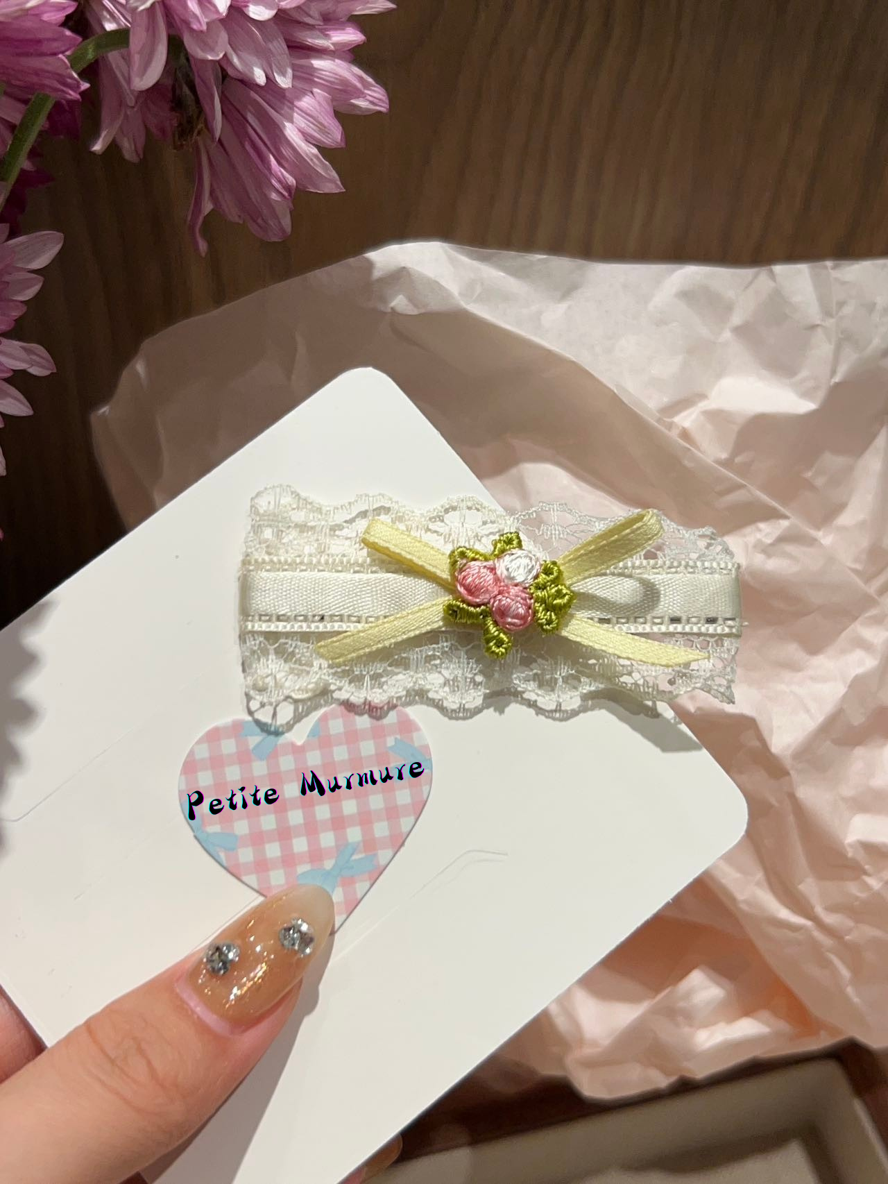 Vivian Embroidery Fleur Flat Bow