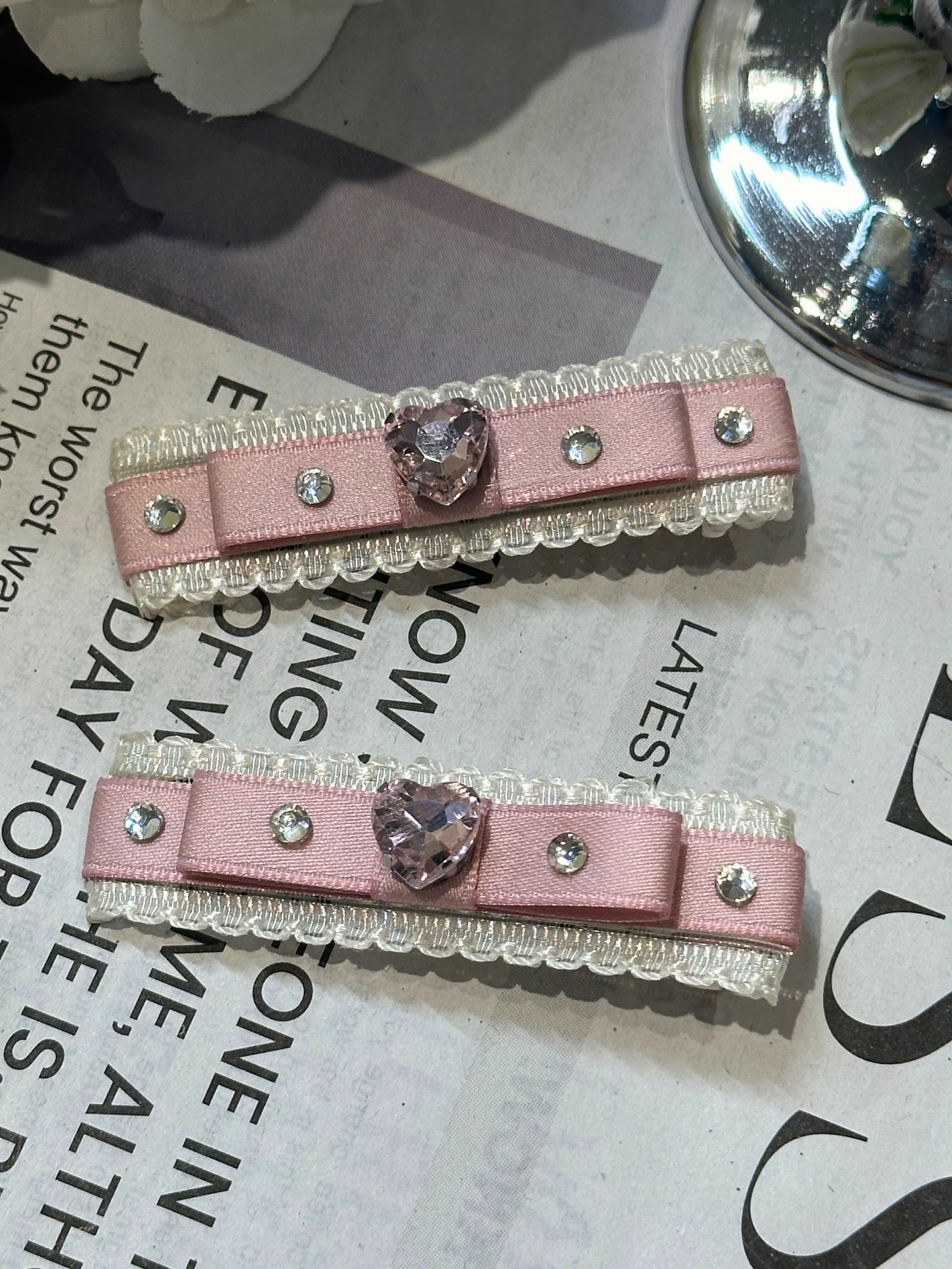 Betty Hearted Flat Bow