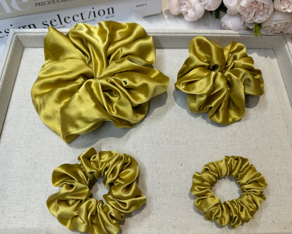 Dahlia Mulberry Silk Scrunchies Package
