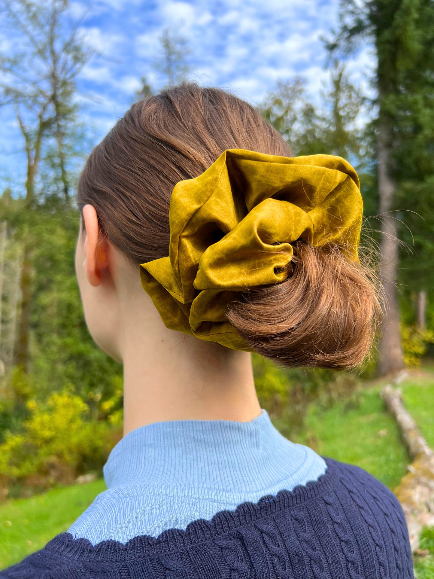 XL Golden Xiang Yun Sha Scrunchies