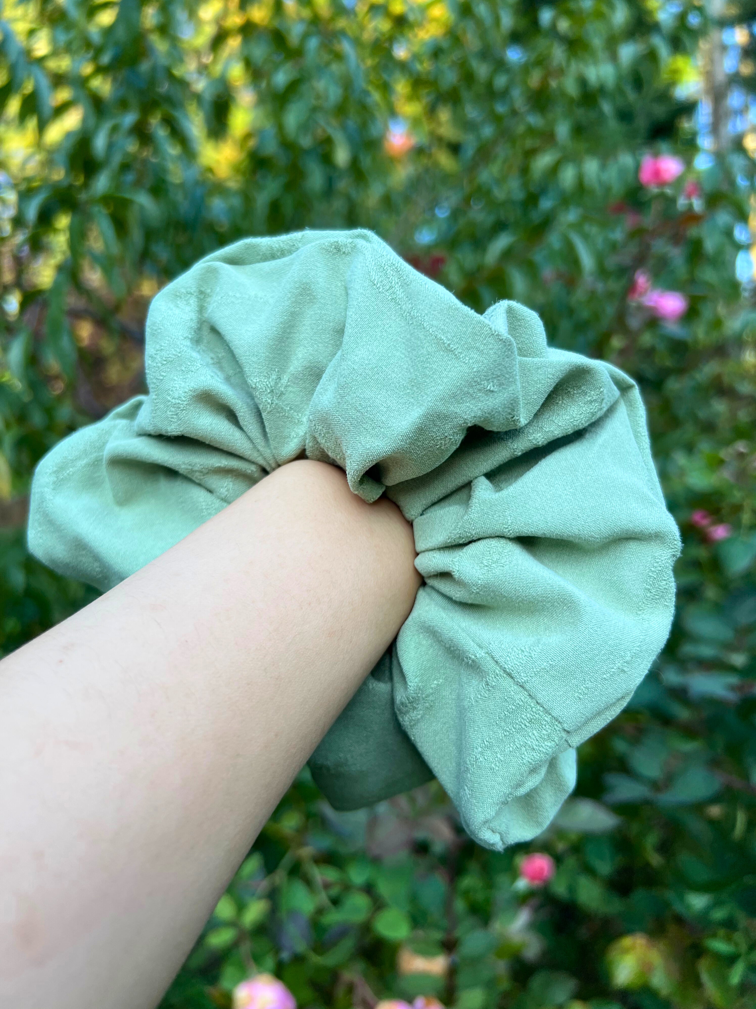 Guanle Distressed Scrunchie